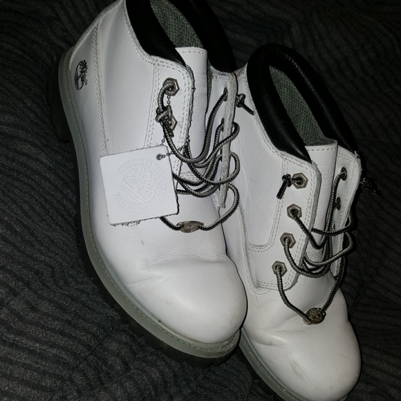 Timberland Shoes - Lo Top White Timberland Boots Women's 9